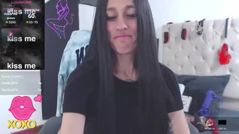 Snapshot of thin__tatto_ chatting on December 13, 7:53 pm MADAME online show from December 13, 7:53 pm