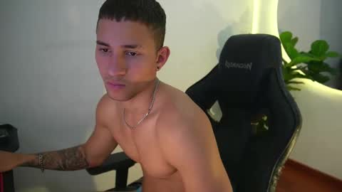 thin_tommy11 online show from January 8, 10:01 pm