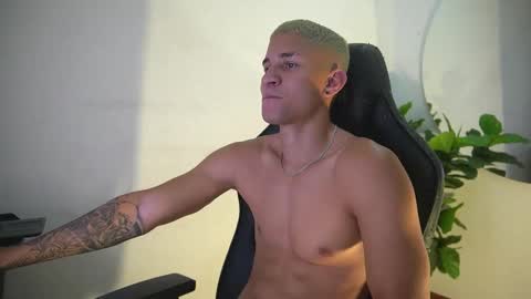 thin_tommy11 online show from February 11, 10:04 pm