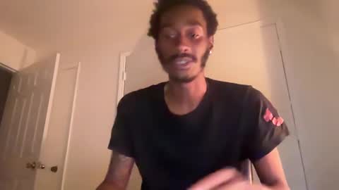 Snapshot of thirdlegkenny chatting on November 17, 2:50 am thirdlegkenny online show from November 17, 2:50 am