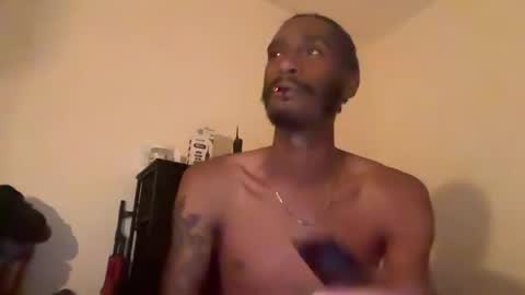 Snapshot of thirdlegkenny chatting on December 15, 2:27 am thirdlegkenny online show from December 15, 2:27 am