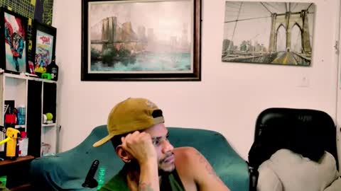 Snapshot of thisshucks chatting on January 1, 6:05 am Mister online show from January 1, 6:05 am