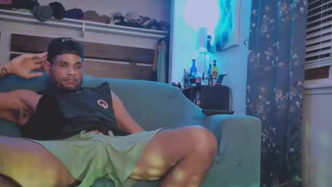 Snapshot of thisshucks chatting on February 5, 9:57 am Mister online show from February 5, 9:57 am