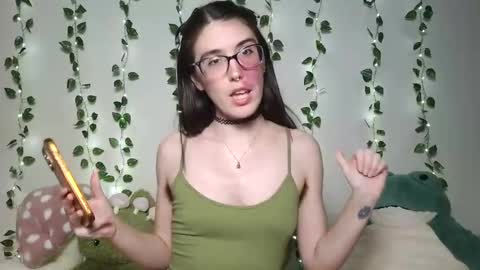 Snapshot of thistlefernsby chatting on May 8, 2:17 am thistlefernsby online show from May 8, 2:17 am