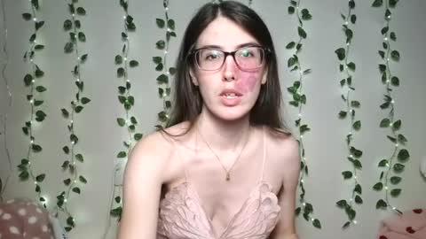 Snapshot of thistlefernsby chatting on July 8, 2:27 am thistlefernsby online show from July 8, 2:27 am