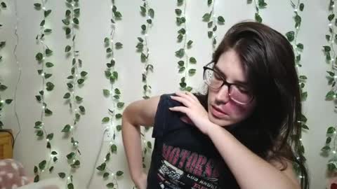 Snapshot of thistlefernsby chatting on July 30, 2:32 am thistlefernsby online show from July 30, 2:32 am