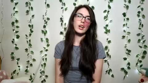 Snapshot of thistlefernsby chatting on August 7, 2:24 am thistlefernsby online show from August 7, 2:24 am