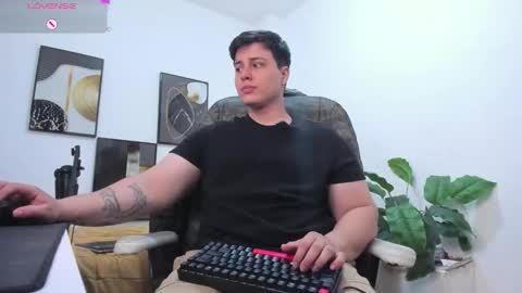 Snapshot of thom_ohtani chatting on September 26, 2:26 am thom_ohtani online show from September 26, 2:26 am