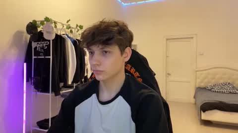 Snapshot of thomas617826 chatting on October 31, 7:48 pm Thomas Hill online show from October 31, 7:48 pm