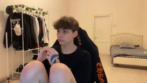 Snapshot of thomas617826 chatting on November 15, 8:05 pm Thomas Hill online show from November 15, 8:05 pm