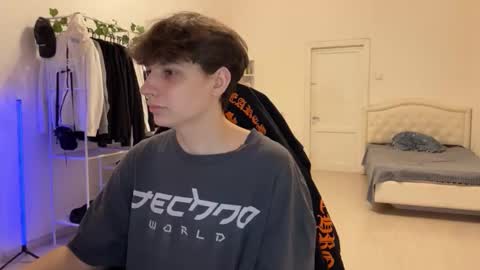 Snapshot of thomas617826 chatting on November 19, 8:09 pm Thomas Hill online show from November 19, 8:09 pm