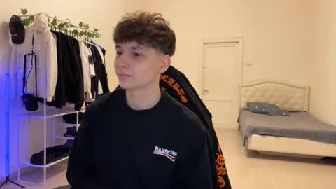 Snapshot of thomas617826 chatting on November 22, 8:19 pm Thomas Hill online show from November 22, 8:19 pm