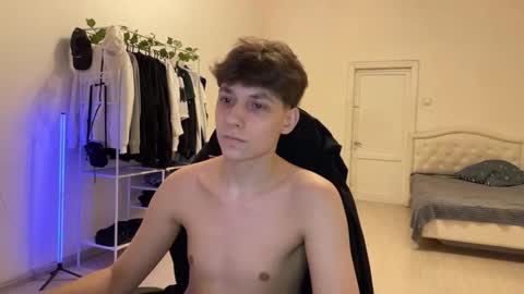 Snapshot of thomas617826 chatting on December 3, 8:40 pm Thomas Hill online show from December 3, 8:40 pm