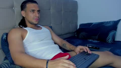 Snapshot of thomas__wayne chatting on April 2, 1:25 am Thomas online show from April 2, 1:25 am