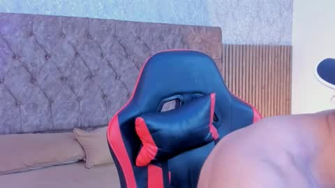 Thomas Brandon online show from December 17, 6:19 am