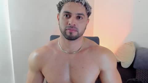 Snapshot of thomas_brandon chatting on March 4, 2:39 am Thomas Brandon online show from March 4, 2:39 am