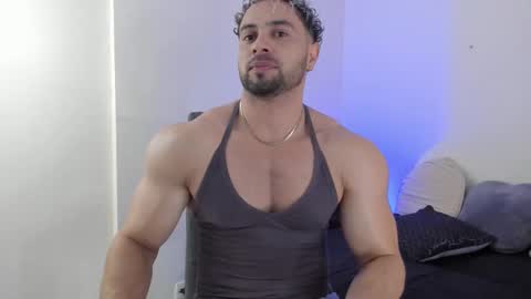 Snapshot of thomas_brandon chatting on March 6, 3:25 am Thomas Brandon online show from March 6, 3:25 am