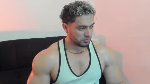 Snapshot of thomas_brandon chatting on April 3, 3:26 am Thomas Brandon online show from April 3, 3:26 am