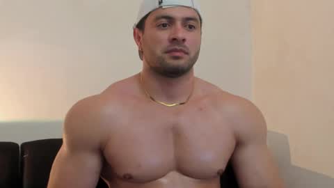 Snapshot of thomas_brandon chatting on April 28, 2:27 am Thomas Brandon online show from April 28, 2:27 am