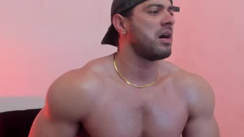 Snapshot of thomas_brandon chatting on May 1, 10:42 am Thomas Brandon online show from May 1, 10:42 am