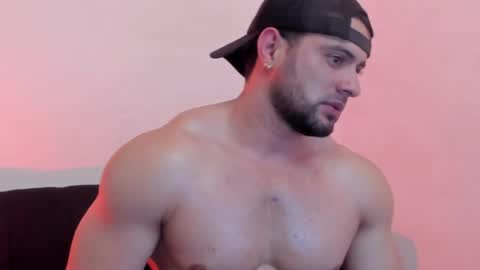 Snapshot of thomas_brandon chatting on May 23, 3:23 am Thomas Brandon online show from May 23, 3:23 am