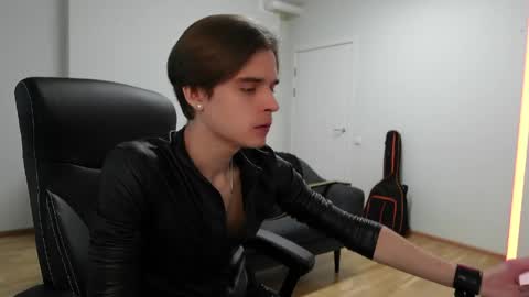 THOMAS BRONS online show from May 31, 5:48 am