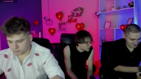 thomas_crow online show from February 15, 9:41 am