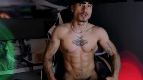 Snapshot of thomas_fit1 chatting on March 30, 12:22 am Thomas 3 JUST STAY AND BE MY LAST LOVE online show from March 30, 12:22 am