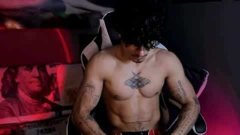 Snapshot of thomas_fit1 chatting on March 31, 3:19 am Thomas 3 JUST STAY AND BE MY LAST LOVE online show from March 31, 3:19 am
