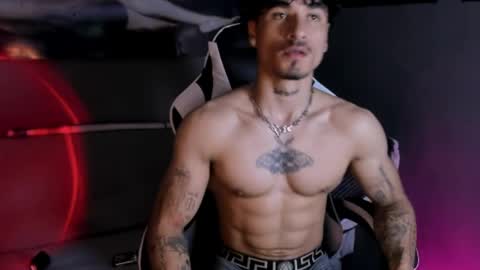 Snapshot of thomas_fit1 chatting on April 1, 1:06 am Thomas 3 JUST STAY AND BE MY LAST LOVE online show from April 1, 1:06 am