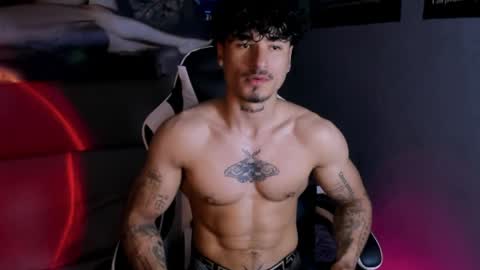 Snapshot of thomas_fit1 chatting on April 2, 12:52 am Thomas 3 JUST STAY AND BE MY LAST LOVE online show from April 2, 12:52 am