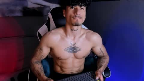 Snapshot of thomas_fit1 chatting on April 4, 1:59 am Thomas 3 JUST STAY AND BE MY LAST LOVE online show from April 4, 1:59 am