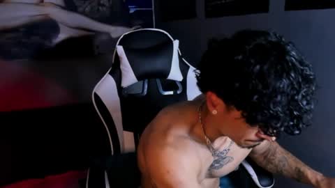 Snapshot of thomas_fit1 chatting on April 6, 1:47 am Thomas 3 JUST STAY AND BE MY LAST LOVE online show from April 6, 1:47 am