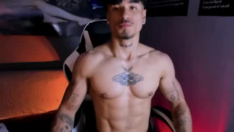 Snapshot of thomas_fit1 chatting on April 7, 11:59 pm Thomas 3 JUST STAY AND BE MY LAST LOVE online show from April 7, 11:59 pm