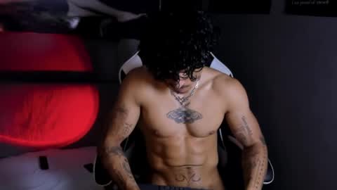 Snapshot of thomas_fit1 chatting on April 17, 2:03 am Thomas 3 JUST STAY AND BE MY LAST LOVE online show from April 17, 2:03 am