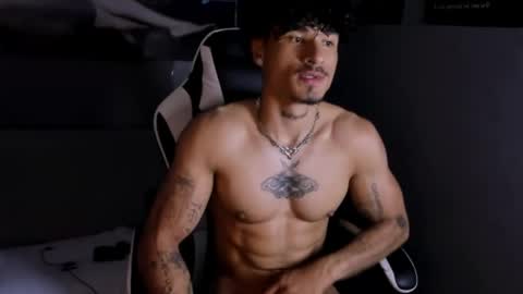 Snapshot of thomas_fit1 chatting on April 18, 6:06 am Thomas 3 JUST STAY AND BE MY LAST LOVE online show from April 18, 6:06 am