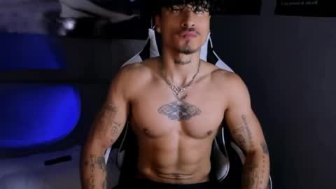 Snapshot of thomas_fit1 chatting on April 21, 4:52 am Thomas 3 JUST STAY AND BE MY LAST LOVE online show from April 21, 4:52 am
