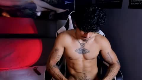 Snapshot of thomas_fit1 chatting on April 22, 7:00 am Thomas 3 JUST STAY AND BE MY LAST LOVE online show from April 22, 7:00 am