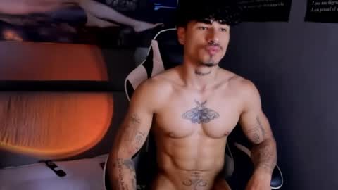 Snapshot of thomas_fit1 chatting on April 22, 7:59 pm Thomas 3 JUST STAY AND BE MY LAST LOVE online show from April 22, 7:59 pm