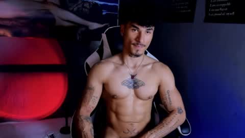 Snapshot of thomas_fit1 chatting on April 28, 2:27 am Thomas 3 JUST STAY AND BE MY LAST LOVE online show from April 28, 2:27 am