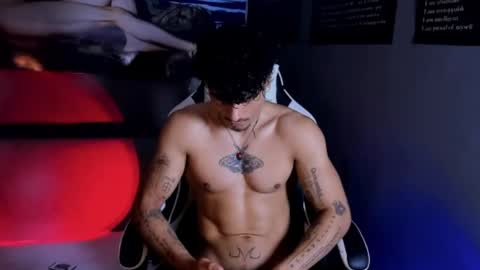Snapshot of thomas_fit1 chatting on April 28, 6:24 pm Thomas 3 JUST STAY AND BE MY LAST LOVE online show from April 28, 6:24 pm