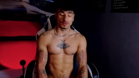 Snapshot of thomas_fit1 chatting on April 30, 10:58 pm Thomas 3 JUST STAY AND BE MY LAST LOVE online show from April 30, 10:58 pm