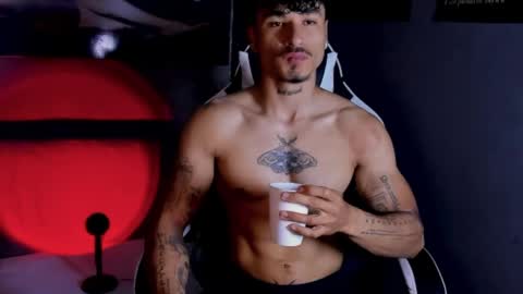 Snapshot of thomas_fit1 chatting on May 5, 2:41 am Thomas 3 JUST STAY AND BE MY LAST LOVE online show from May 5, 2:41 am