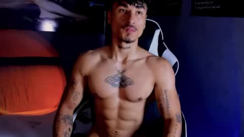 Snapshot of thomas_fit1 chatting on May 6, 4:08 am Thomas 3 JUST STAY AND BE MY LAST LOVE online show from May 6, 4:08 am