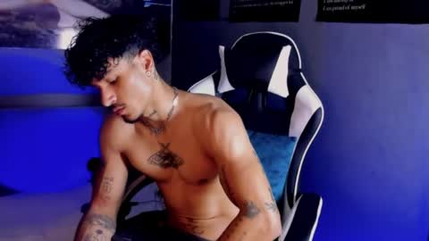 Snapshot of thomas_fit1 chatting on May 9, 4:50 am Thomas 3 JUST STAY AND BE MY LAST LOVE online show from May 9, 4:50 am