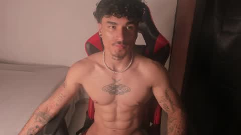 Snapshot of thomas_fit1 chatting on May 15, 4:41 am Thomas 3 JUST STAY AND BE MY LAST LOVE online show from May 15, 4:41 am