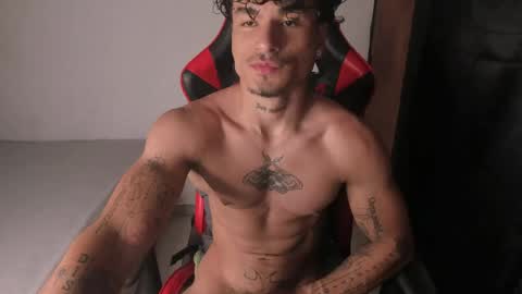 Snapshot of thomas_fit1 chatting on May 24, 4:06 am Thomas 3 JUST STAY AND BE MY LAST LOVE online show from May 24, 4:06 am