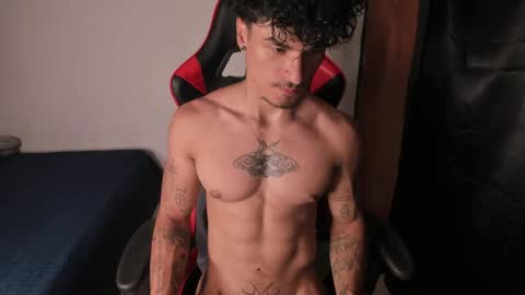 Snapshot of thomas_fit1 chatting on May 25, 2:50 am Thomas 3 JUST STAY AND BE MY LAST LOVE online show from May 25, 2:50 am