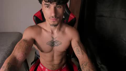Snapshot of thomas_fit1 chatting on May 30, 10:18 pm Thomas 3 JUST STAY AND BE MY LAST LOVE online show from May 30, 10:18 pm