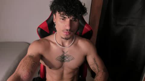 Snapshot of thomas_fit1 chatting on June 1, 1:40 am Thomas 3 JUST STAY AND BE MY LAST LOVE online show from June 1, 1:40 am